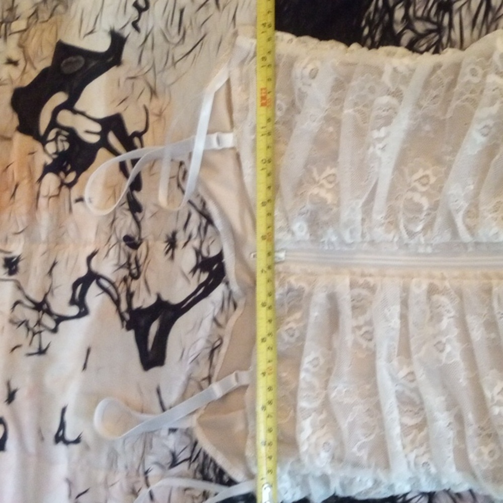 Windsor Ivory Lace Ruched Dress - Picture 5 of 8